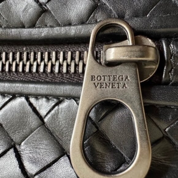 Bottega Veneta Intrecciato Messenger Bag - Picture 10 of 11